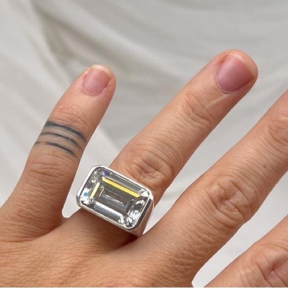 Vintage sterling silver cubic zirconia quartz statement ring - Picture 5 of 10